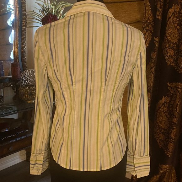 #33   Tribal-Tailored Button Down Top - Picture 2 of 6